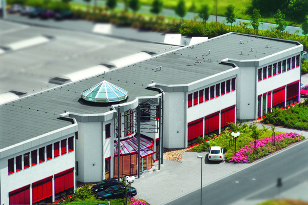 Stiegelmeyer rakentaa uudet tehtaat Herfordissa ja puutuotantoa varten Thüringenin osavaltiossa sijaitsevassa Nordhausenissa.