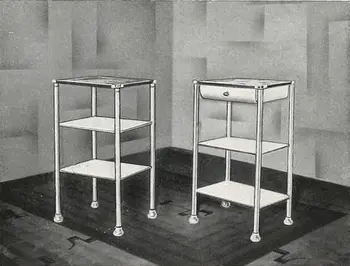 Zwei historische Krankenhaus-Nachttische der Modelle 289 und 290 aus dem Jahr 1937 mit Metallrahmen und Ablageflächen.